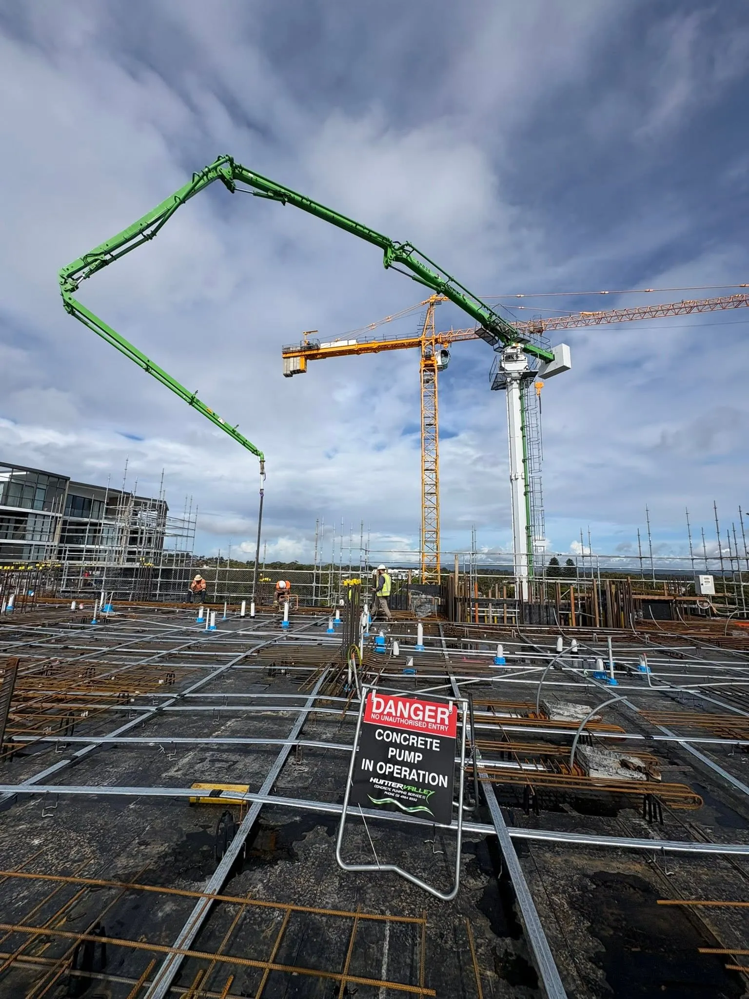 The placing boom working a deck alongside the tower crane