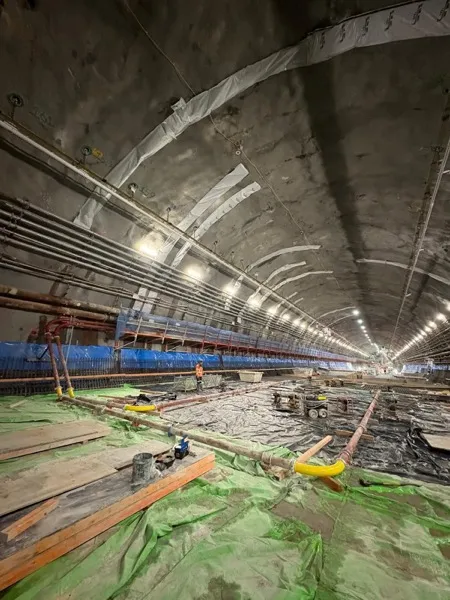 Finishing work on a pumped tunnel deck